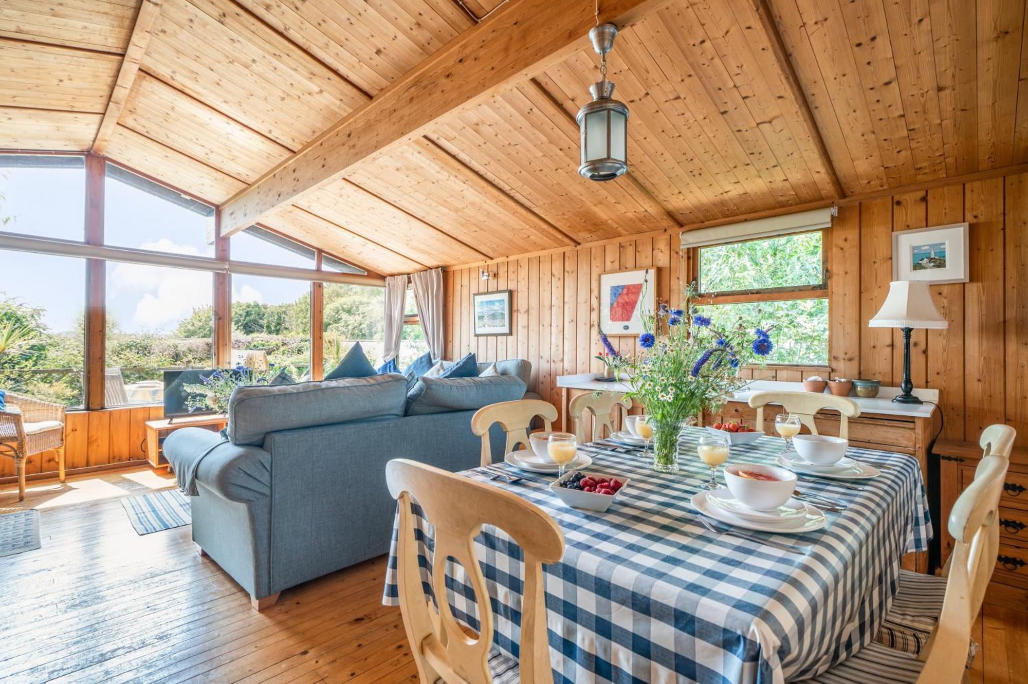 Scandinavian Style Lodge In Rock Wadebridge Exterior foto